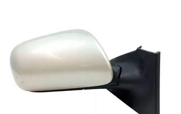 Toyota Yaris Front door electric wing mirror 879100D250