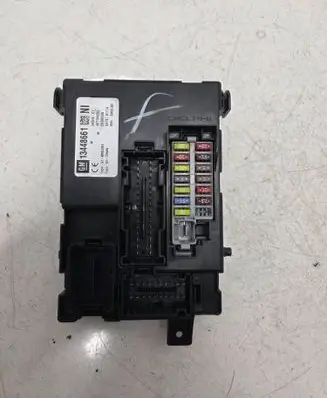 Opel Meriva B Fuse box set 13448661 401154265