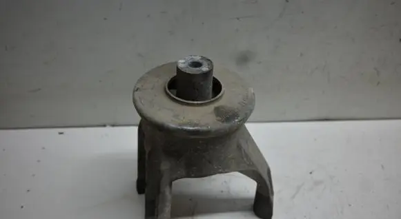 Engine mount bracket