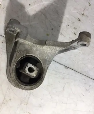 Volvo V70 Engine mount bracket 8649597