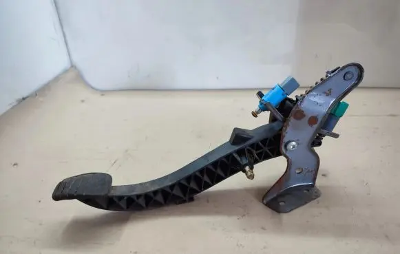 Renault Megane II Clutch pedal 