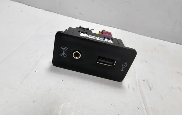 Volkswagen PASSAT B8 USB socket connector 5G0035222F
