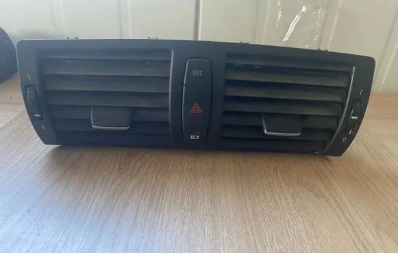 BMW 1 E81 E87 Dash center air vent grill 705918912
