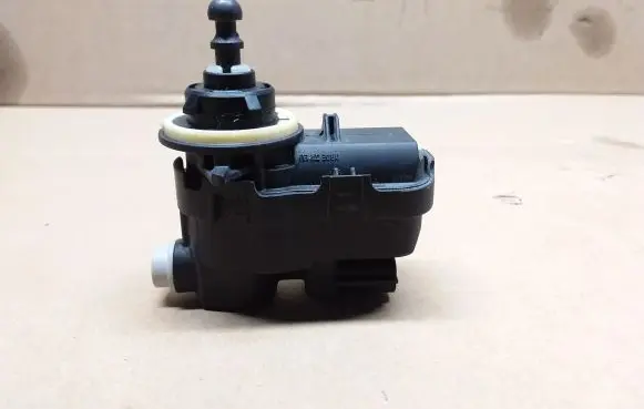 Nissan Qashqai Headlight level adjustment motor 90013783