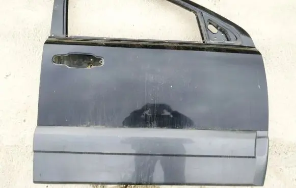 KIA Sorento Front door juodos