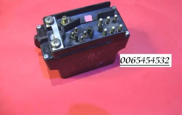Mercedes-Benz E W124 Glow plug pre-heat relay 0065454532