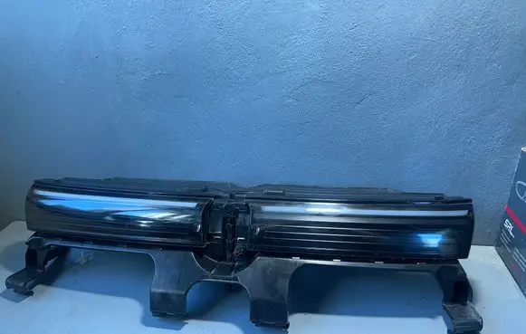 Volkswagen Tiguan Front grill 571853651h