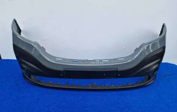 Renault Trafic III (X82) Front bumper 620223380R