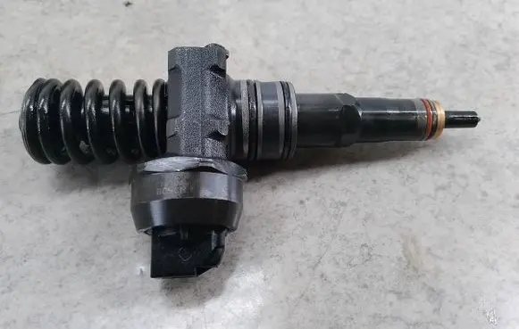 Skoda Octavia Mk2 (1Z) Fuel injector 038130073AG