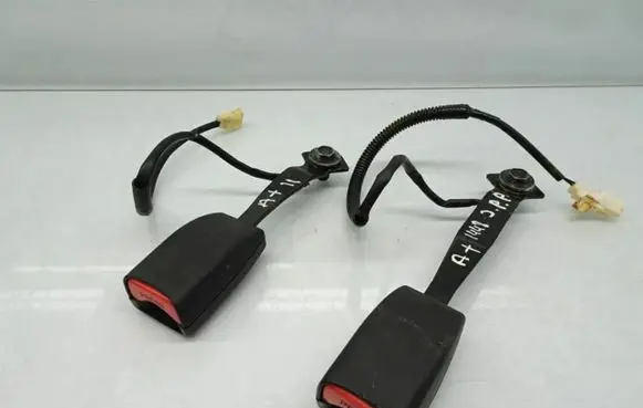 Mazda 2 Front seatbelt buckle