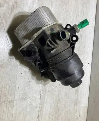 Skoda Octavia Mk3 (5E) Oil filter mounting bracket 03N115889K