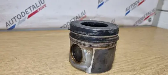 BMW 5 F10 F11 Piston 8571012