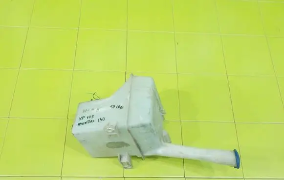 Hyundai i40 Windshield washer fluid reservoir/tank XP105
