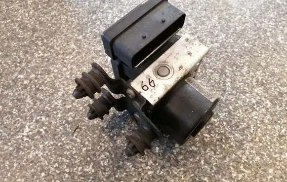 Volkswagen Golf V ABS Pump 1K0907379AK 1K0614117S