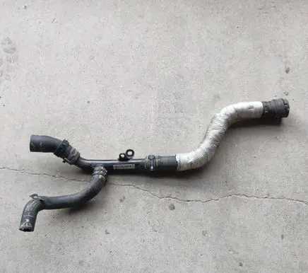 Volkswagen PASSAT CC Engine coolant pipe/hose 06J121085B