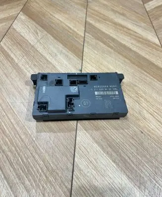 Mercedes-Benz E W211 Door control unit/module 2118208485
