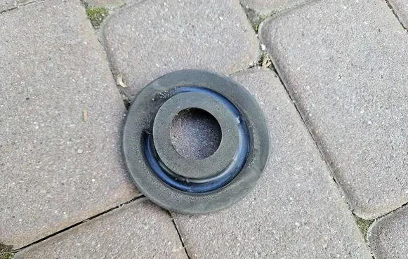 Volkswagen Golf VII Rear coil spring rubber mount 5Q0512149F
