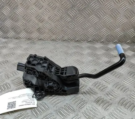 Accelerator throttle pedal