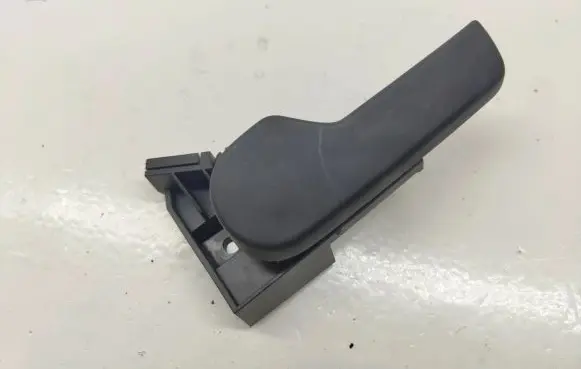 Volkswagen PASSAT B6 Engine bonnet (hood) release handle 1K1823633