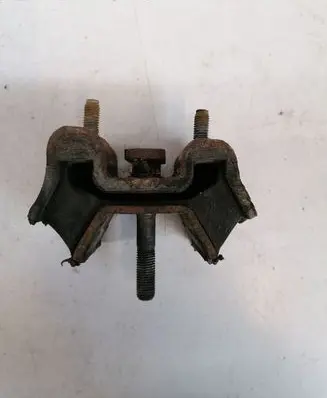 Mercedes-Benz ML W163 Engine mount bracket