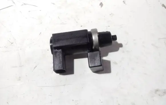Audi A4 S4 B6 8E 8H Turbo solenoid valve 8E0906628