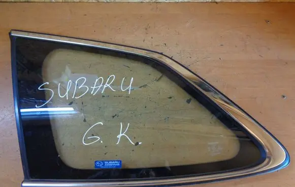 Subaru Legacy Side middle window/glass 43R00011