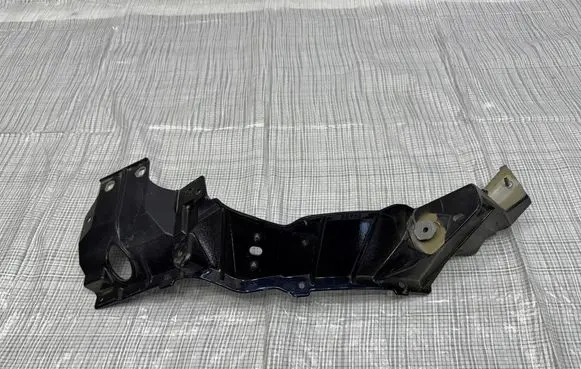 Maserati GranTurismo Radiator mount bracket 670173055