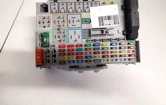 Opel Zafira A Fuse box set 24431677