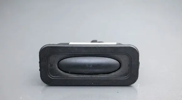 Renault Zoe Tailgate opening switch 8200076256