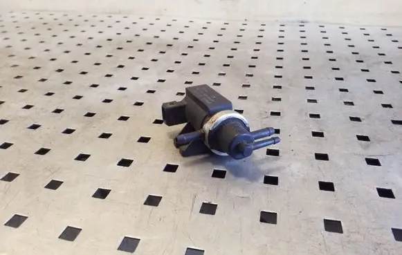 Audi A6 S6 C4 4A Turbo solenoid valve 1H0906627