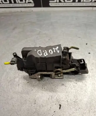 Mercedes-Benz E W210 Front door lock 2027204435