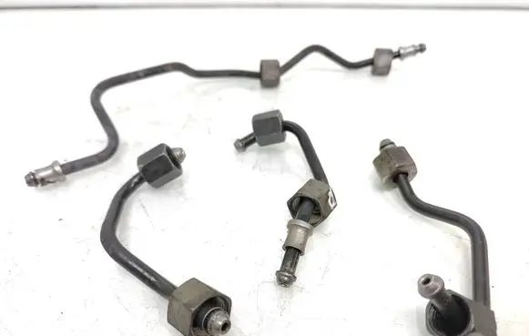 Fuel injector supply line/pipe