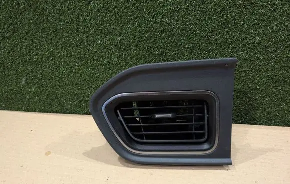 Renault Master III Dashboard side air vent grill/cover trim 682608914R 687505442R