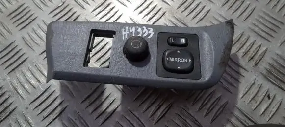 Toyota RAV 4 (XA20) Wing mirror switch 183574