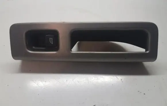Volvo V50 Electric window control switch 8663819 A185