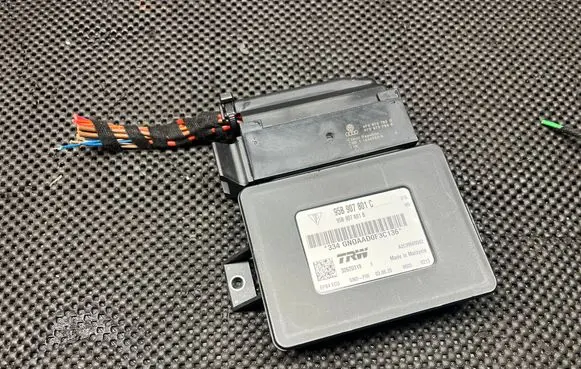 Porsche Macan (95B) Hand brake control module 95B907801B 95B907801C 95B907801