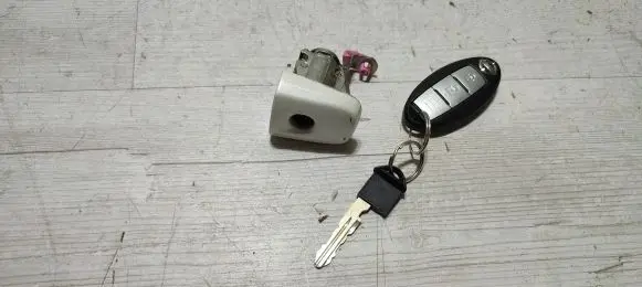Nissan Qashqai Ignition key/card 2012DJ6167