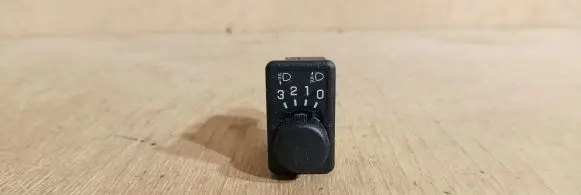 Nissan Primera Headlight level height control switch 37044A