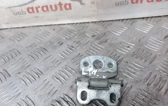 Mercedes-Benz E W210 Front door upper hinge