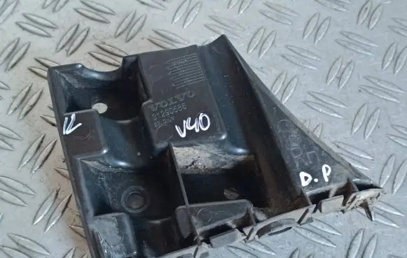 Volvo V40 Front bumper mounting bracket 31290586