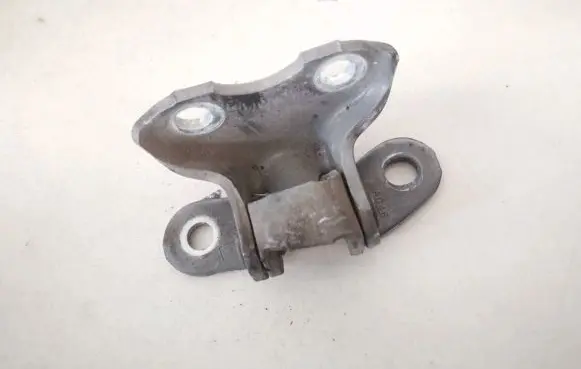 Toyota Verso-S Rear door lower hinge