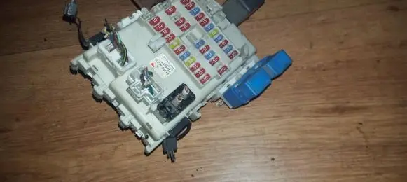 Nissan Primera Fuse box set 24350av700 0128031