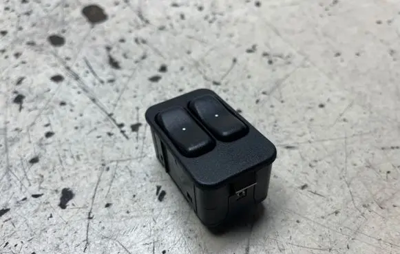Opel Zafira A Electric window control switch 90561088