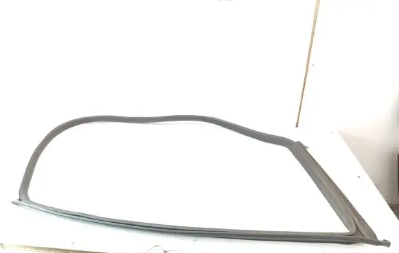 Maserati Ghibli Front door rubber seal