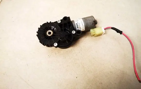 BMW 5 F10 F11 Seat adjustment motor 0390204070 1582694