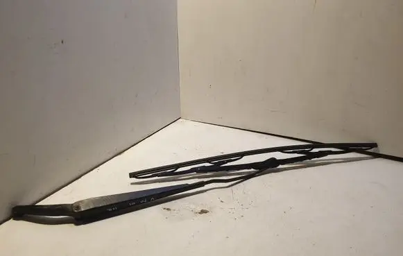 Volvo V70 Front wiper blade arm 8624266
