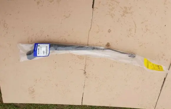 Volvo V70 Front wiper blade arm 8624266