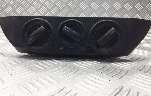 Volkswagen Polo Interior fan control switch 6Q0820045G