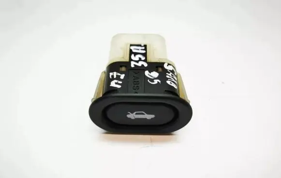 Tailgate opening switch