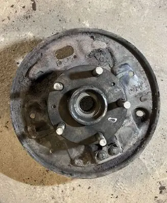 Land Rover Freelander Rear wheel hub spindle/knuckle 